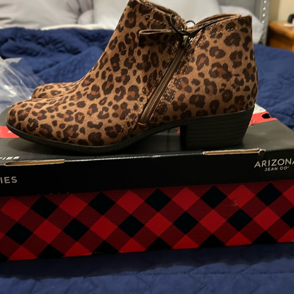 Arizona Jean Co Galen Leopard Booties